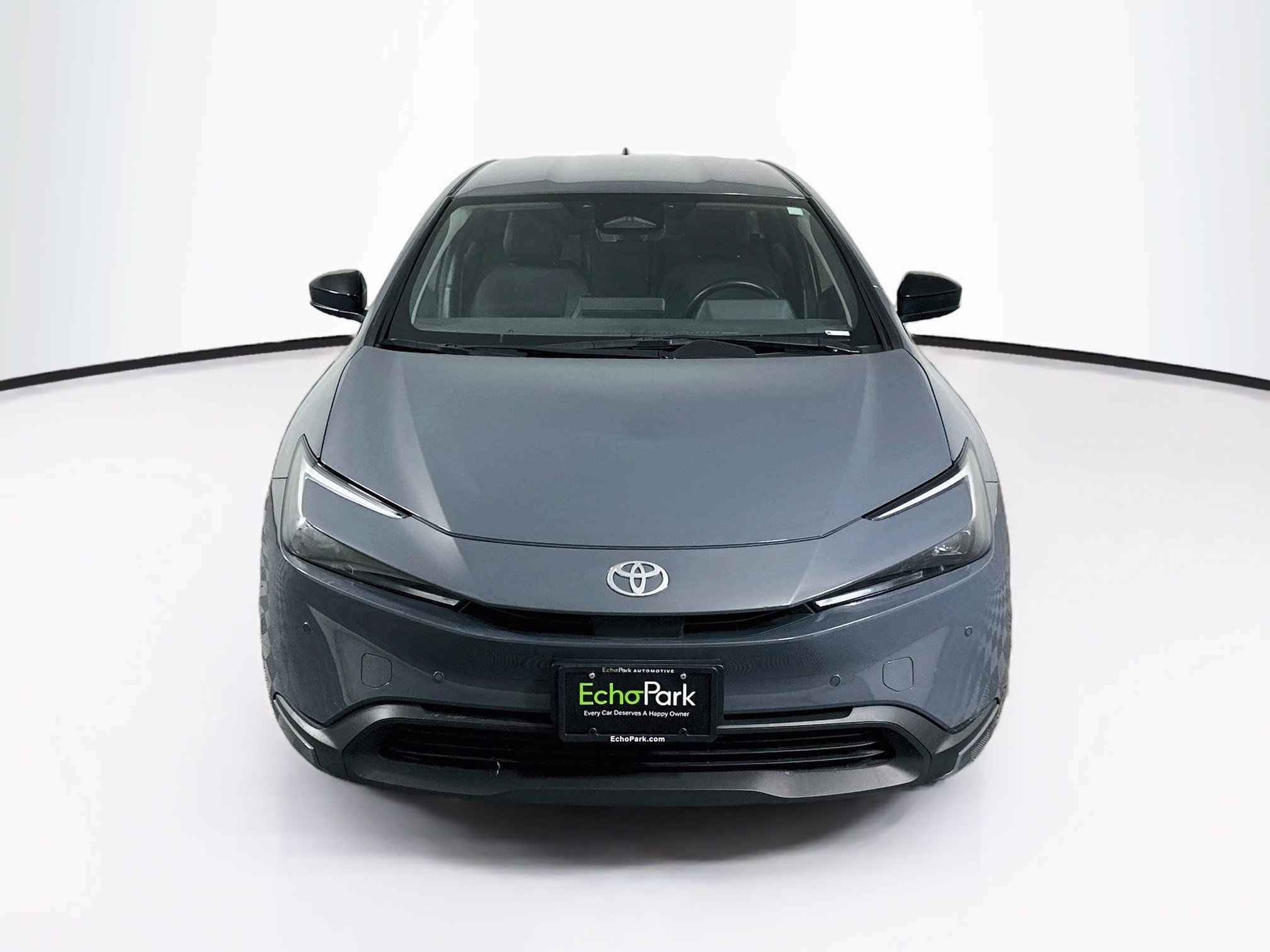 Used 2025 Toyota Prius LE FWD image 2