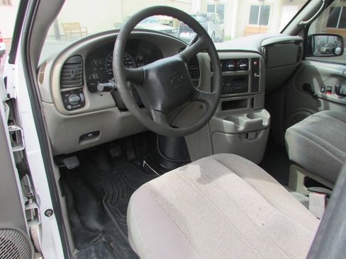 Used 2004 Chevrolet Astro RWD image 9