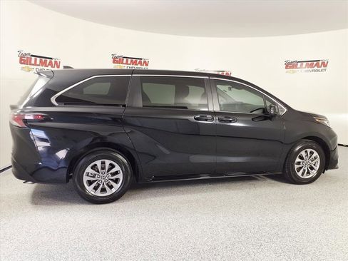 Used 2023 Toyota Sienna LE image 27