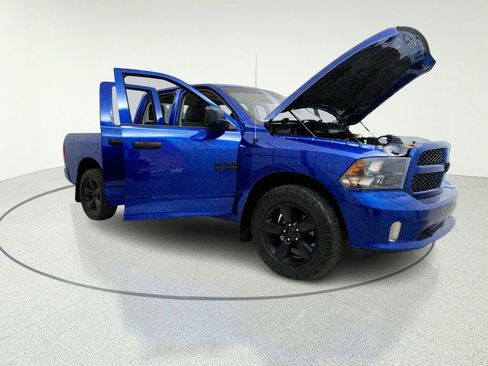 Used 2018 RAM 1500 Express w/ Express Value Package AWD/4WD image 11