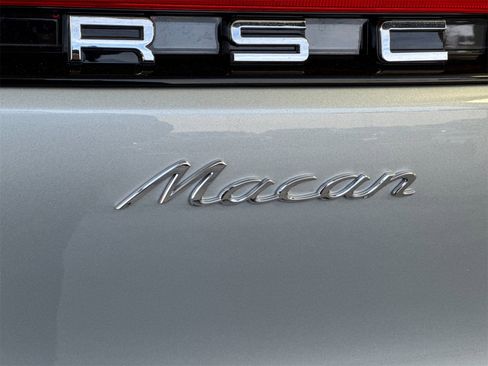 Used 2025 Porsche Macan image 33