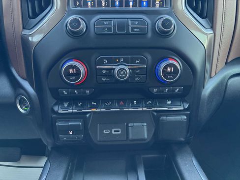 Used 2022 Chevrolet Silverado 2500 High Country image 17