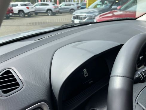 Used 2025 Hyundai Venue SEL FWD image 36