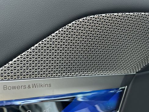 Certified 2025 BMW 740i w/ Premium Package RWD image 20