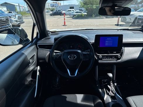 Used 2025 Toyota Corolla Cross AWD Hybrid w/ Moonroof Package image 12