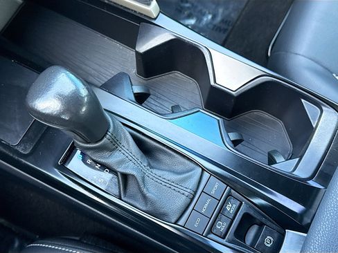 Used 2025 Toyota Camry SE w/ Convenience Package image 27