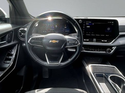 Used 2025 Chevrolet Equinox LT AWD/4WD image 9
