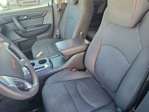 Used 2014 GMC Acadia SLE image 17