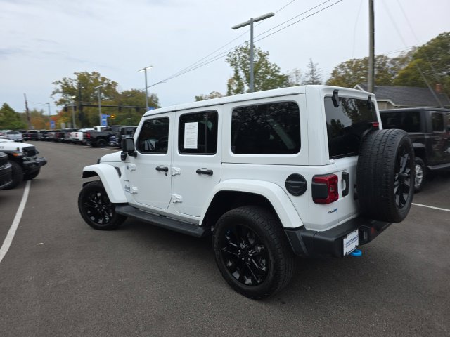 Used 2022 Jeep Wrangler Unlimited Sahara w/ Cold Weather Group AWD/4WD image 19