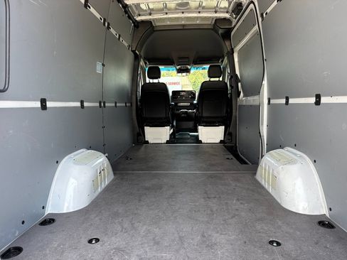 Used 2024 Mercedes-Benz Sprinter 2500 image 17
