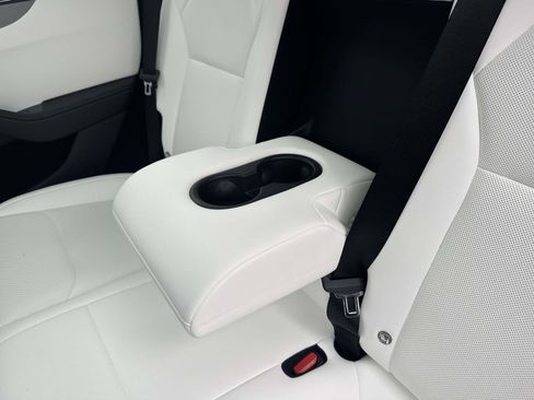 Used 2026 Tesla Model Y 2WD image 21