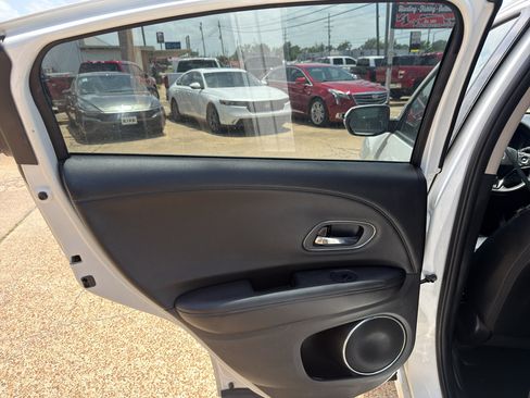 Used 2020 Honda HR-V Touring image 26