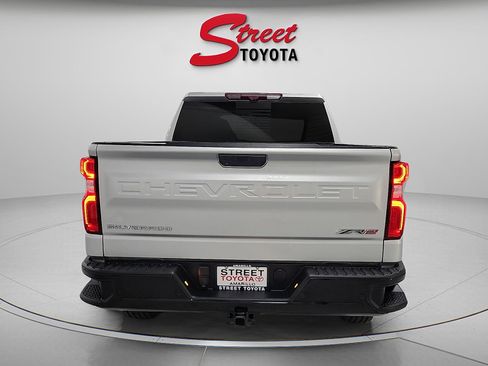 Used 2022 Chevrolet Silverado 1500 ZR2 w/ Technology Package AWD/4WD image 3
