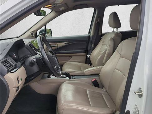 Used 2020 Honda Pilot Touring image 10