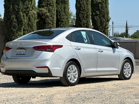 Used 2022 Hyundai Accent SE FWD image 4