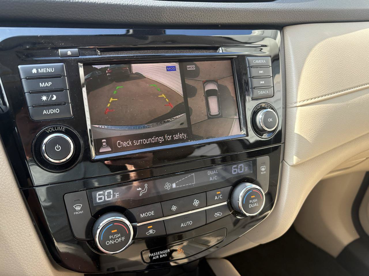 Used 2019 Nissan Rogue SV w/ Sun & Sound Touring Package FWD image 12