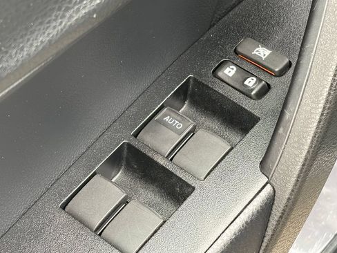 Used 2017 Toyota Corolla XLE w/ Carpet Mat Package (TMS) FWD image 25