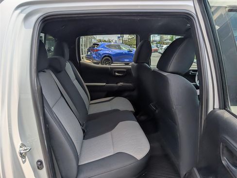 Used 2023 Toyota Tacoma TRD Off-Road w/ Technology Package AWD/4WD image 12