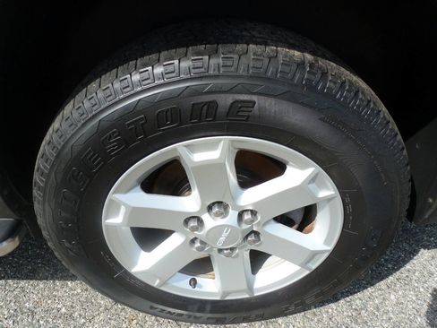 Used 2013 GMC Acadia SLE FWD image 13
