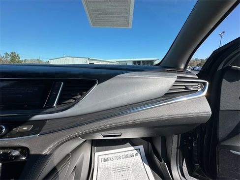 Used 2021 Buick Enclave Essence image 16