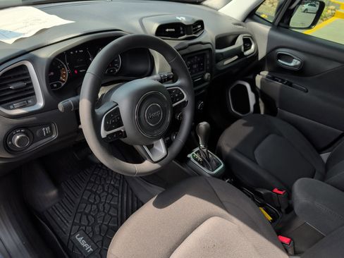 Used 2020 Jeep Renegade Sport w/ Sport Appearance Group AWD/4WD image 12