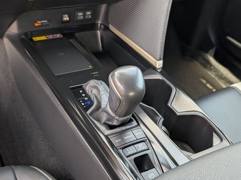 Used 2025 Toyota Camry SE FWD image 16