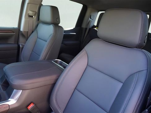 New 2026 GMC Sierra 1500 SLT image 9