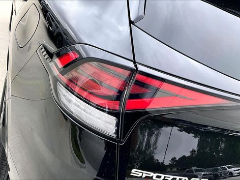 Certified 2025 Kia Sportage SX Prestige AWD/4WD image 28