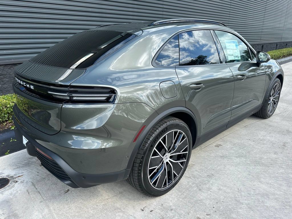 Used 2026 Porsche Macan Electric RWD image 9