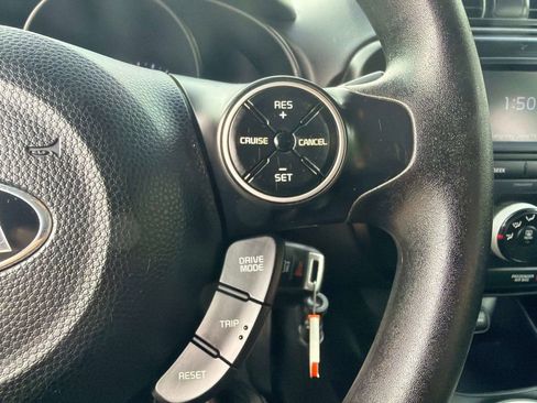 Used 2019 Kia Soul FWD image 28