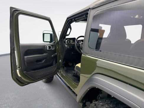 Used 2023 Jeep Wrangler Sport image 9