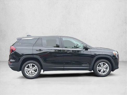 Used 2024 GMC Terrain SLE AWD/4WD image 3