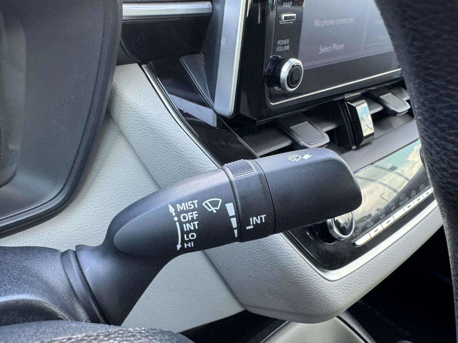 Used 2020 Toyota Corolla LE FWD image 22