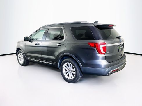Used 2017 Ford Explorer XLT FWD image 5