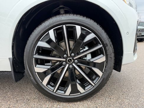 New 2026 Volvo XC60 B5 Ultra w/ Climate Package image 7