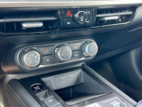 Certified 2025 Nissan Kicks SV image 20