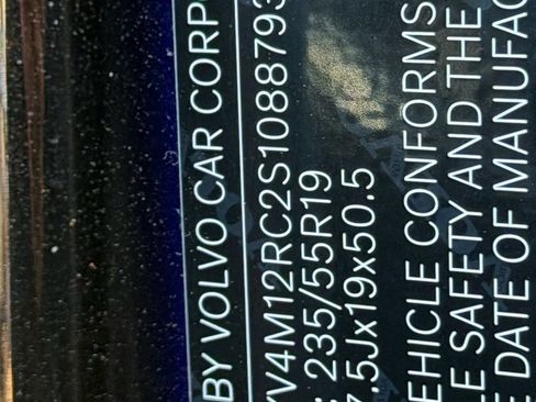 Used 2025 Volvo XC60 B5 Plus AWD/4WD image 13