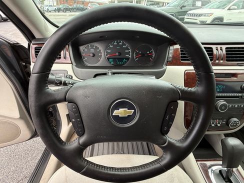 Used 2011 Chevrolet Impala LT FWD image 14