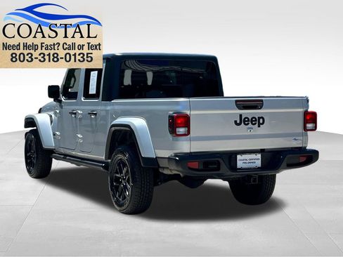 Used 2022 Jeep Gladiator Sport AWD/4WD image 14