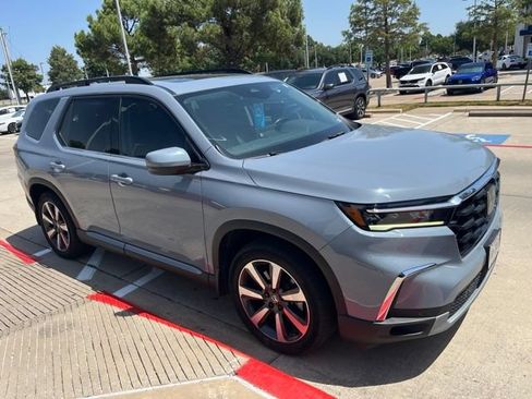 Used 2025 Honda Pilot Touring image 6