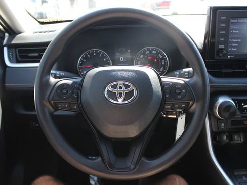 Used 2022 Toyota RAV4 LE AWD/4WD image 13