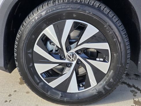 New 2026 Volkswagen Tiguan S FWD image 8