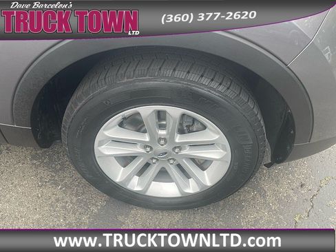 Used 2014 Ford Explorer XLT w/ Equipment Group 202A AWD/4WD image 39