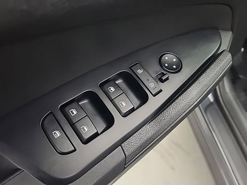 Used 2025 Kia Sportage LX image 23