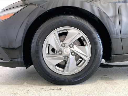 Used 2024 Hyundai Elantra SE FWD image 7