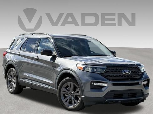 Used 2023 Ford Explorer XLT w/ Equipment Group 202A RWD image 3
