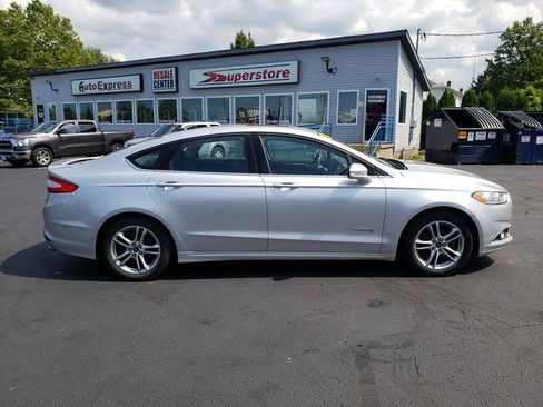 Used 2016 Ford Fusion SE FWD image 8