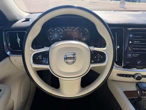 Used 2021 Volvo S60 T5 Momentum w/ Premium Package image 29