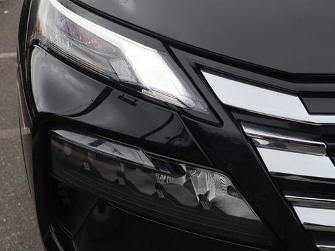 Certified 2025 Nissan Rogue SV AWD/4WD image 12