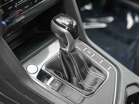 Certified 2023 Volkswagen Tiguan SE FWD image 19